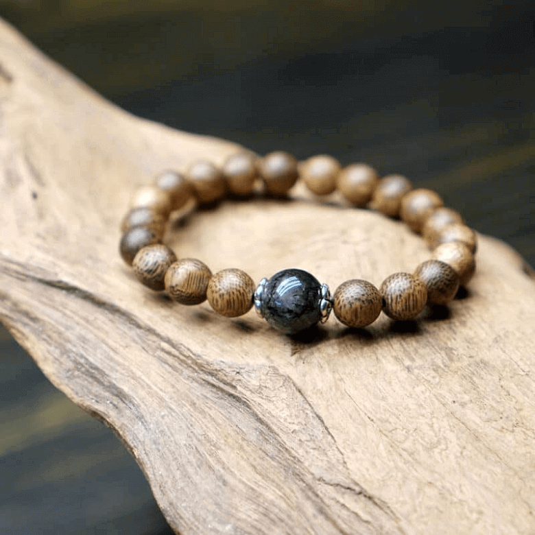 Sở hữu vòng tay trầm hương kỳ nam: Đẳng cấp của sự khác biệt