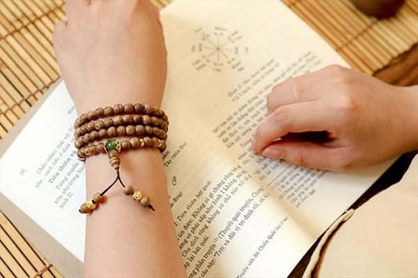 Đế cắm nhang trầm hương là gì? Công dụng và cách dùng