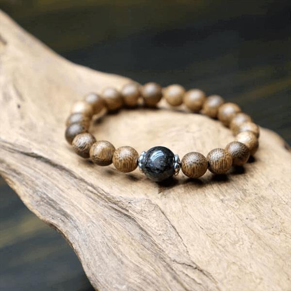 Sở hữu vòng tay trầm hương kỳ nam: Đẳng cấp của sự khác biệt